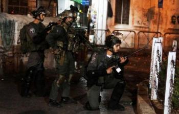اعتقال نحو (40) فلسطينيّاً في الضفة المحتلة