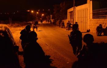 مواجهات واعتقال (4) قاصرين في مُخيّم بلاطة شرقي نابلس المحتلة