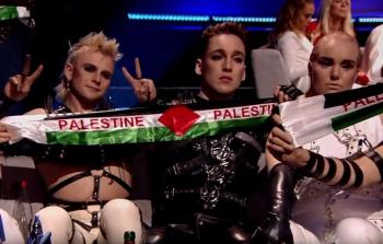 هاتاري يرفعون اعلام فلسطين خلال اليوروفيجن 