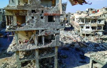أبنية مدمرة في مخيم اليرموك 