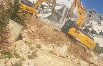 قوات الاحتلال تهدم منزلاً في مُخيّم شعفاط