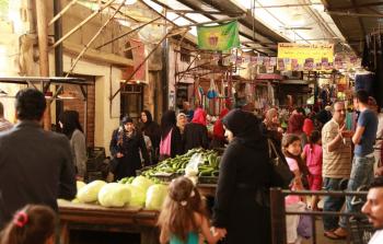  سوق مخيم عين الحلوة للاجئين الفلسطينيين 