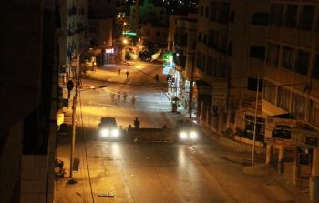من اقتحام قوات الاحتلال لشارع عمّان بالمنطقة الشرقيّة في نابلس المحتلة فجر الأربعاء