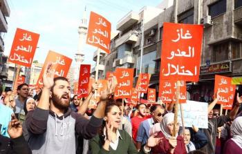 متظاهرون أرنيون ضد اتفاقية الغاز بين بلادهم والاحتلال - إنترنت 
