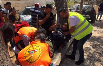 نقل المُصوّر الصحفي إياد حمد الذي أصيب جراء اعتداء قوات الاحتلال في وادي الحمص