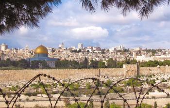 مواجهات في القدس المُحتلّة والفلسطينيّون يشدّون الرحال للأقصى