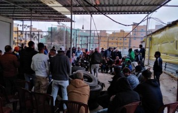 اعتصام مطلبي في مخيم نهر البارد للاجئين الفلسطينيين شمال لبنان داخل مكاتب وكالة 