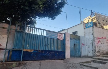 (مدرسة مغلقة لوكالة أونروا في مخيم بلاطة جراء استمرار اضراب الموظفين)