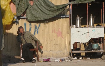 (تعبيرية – أحد اللاجئين الفلسطينيين في مخيمات قطاع غزة)