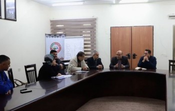 خلال الاجتماع في مقر بلدية مخيم البريج في قطاع غزة