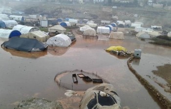 غرق المخيمات جراء الهطولات المطرية