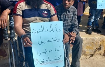 خلال اعتصام أمام أحد مقرات الوكالة في مخيم درعا 