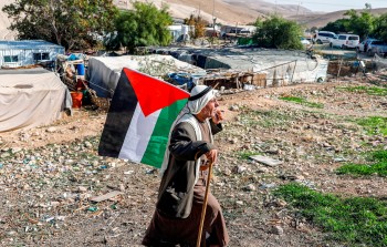 فلسطيني من قرية الخان الأحمر المهددة بالتهجير والاقتلاع