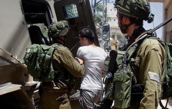 صورة أرشيفية - اعتقال مواطن فلسطيني من قبل جيش الاحتلال بالضفة الغربية