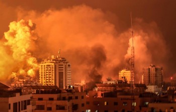 من القصف الذي طال غرب مدينة غزة الليلة