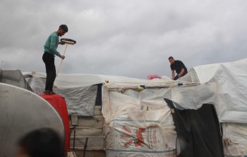 مخيم في دير البلح وسط قطاع غزة