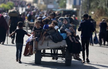 فلسطينيون ينزحون إلى جنوبي قطاع غزة مع تصاعد المجازر 