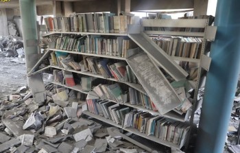 مكتبة البلدية بعد قصفها