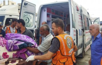 انتشال عدد من الشهداء بعد قصف الاحتلال لمنزل في مخيم البريج وسط القطاع