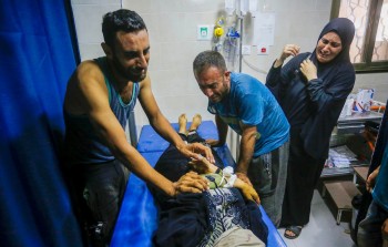 جرحى في مستشفى العودة جراء القصف على مخيم النصيرات