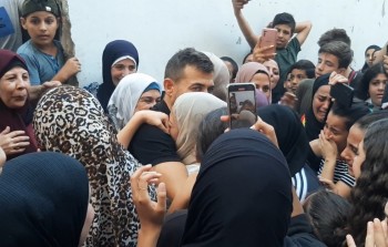 من استقبال الشبان المحررين في مخيم برج البراجنة