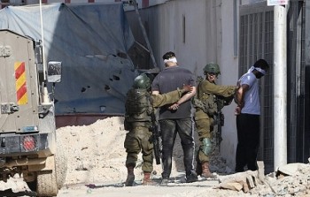 اعتقالات في مخيمات اللاجئين بالضفة الغربية (Getty Images)