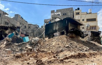منزل أحرقه جنود الاحتلال في مخيم طولكرم بالضفة الغربية