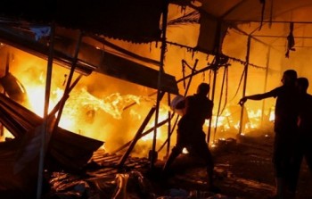 حرائق جراء قصف خيام النازحين وسط قطاع غزة