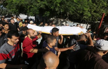 تشييع عدد من الشهداء في مستشفى شهداء الأقصى بدير البلح وسط قطاع غزة