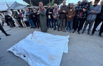 تشييع شهداء في مستشفى شهداء الأقصى وسط قطاع غزة