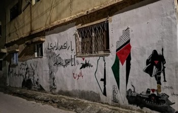 جدارية للرسام اللاجئ محمد السطري في مخيم البقعة رسمت خلال الحرب على غزة