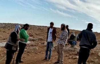 مستعمرون يهاجمون مزارعين في قرية برقا شرق رام الله -صورة أرشيفية