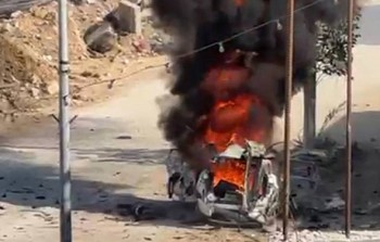 السيارة المستهدفة في مخيم نور شمس بطولكرم في الضفة الغربية