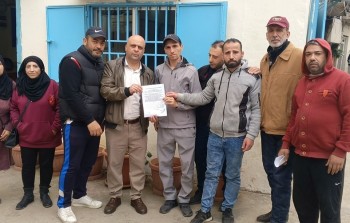 نشطاء فلسطينيون من سوريا في لبنان يسلمون مذكرة احتجاجية لـ