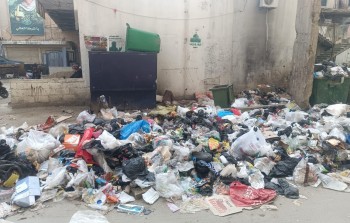 تكدّس أكوام النفايات في شوارع وأزقة مخيم نهر البارد شمالي لبنان- مراسل بوابة اللاجئين
