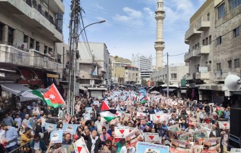 مسيرة حاشدة انطلقت من أمام المسجد الحسيني الكبير في العاصمة الأردنية عمان
