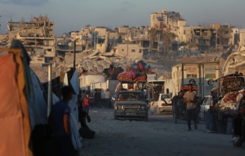 فلسطينيون ينزحون للجنوب بعد عمليات القصف والتهديد لمناطق سكنهم شمال غزة