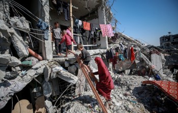 عائلة بدوان تعيش بين أنقاض منزلها المدمر في جباليا شمالي قطاع غزة