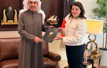 السفير الكويتي لدى الأردن يسلم 