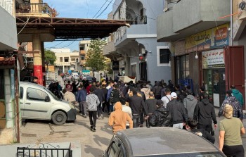 جانب من تشييع الشهيد الشاب حسن نحلاوي في مخيم الرشيدية اليوم