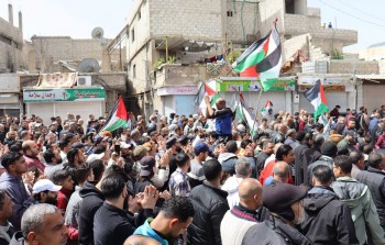 مسيرة حاشدة في مخيم خان دنون بريف دمشق، الجمعة، ٣ نيسان/ أبريل