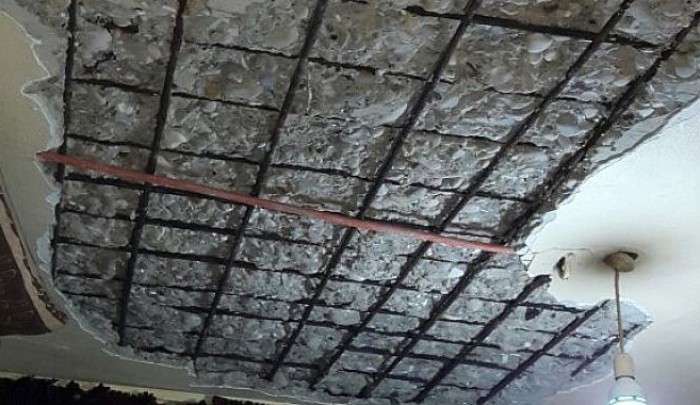 انهيار سقف منزل في مخيم عين الحلوة واستمرار المناشدات لوكالة الأونروا