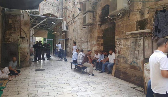 استمرار الاعتصام والتصعيد في القدس المحتلة.. حملة اعتقال واسعة وإغلاق البلدة القديمة