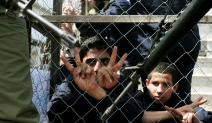 (7) أسرى يُواصلون إضرابهم عن الطعام والإداريّون يُواصلون مقاطعة محاكم الاحتلال