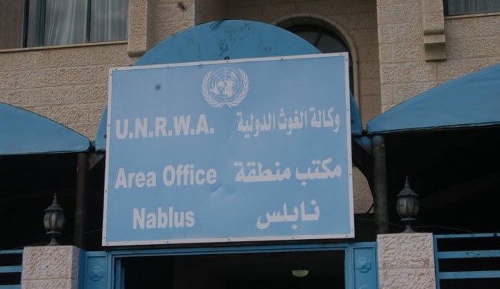 اللجنة الوطنية لمواجهة تقليصات "الأونروا" تُغلق مقر الوكالة في نابلس