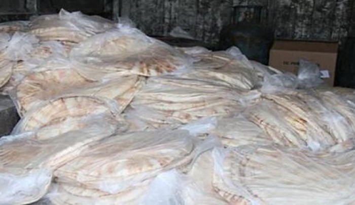 600 ربطة خبز تصل الى أهالي مخيّم درعا المحاصرين جنوب سوريا