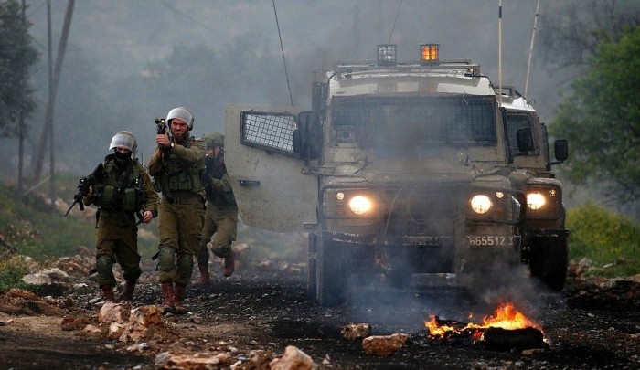 قوات الاحتلال الصهيوني خلال قمعها للمسيرة الاسبوعية في الضفة المحتلة