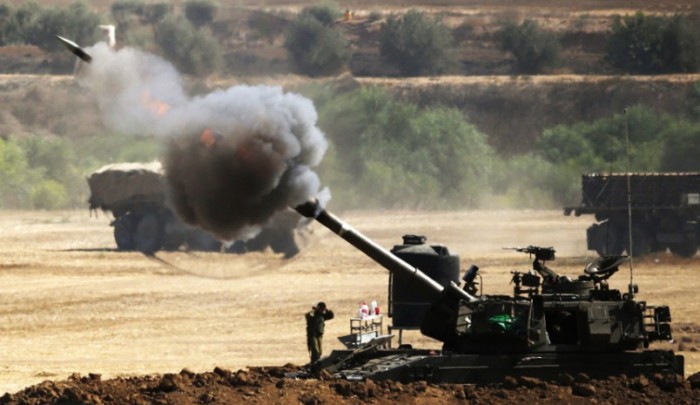 قصف صهيوني في قطاع غزة عقب تفجير عبوات ناسفة في جيش الاحتلال قرب الجدار