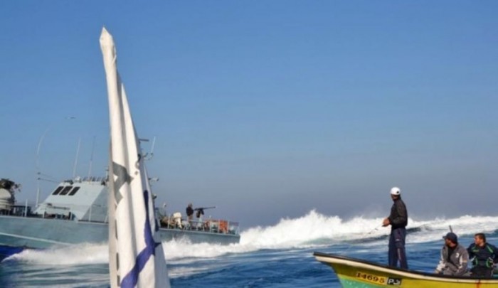 قوات الاحتلال تعتقل صيادين فلسطينيين وتاجرين من قطاع غزة