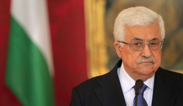 عباس يلتقي وفداً صهيونياً ويؤكد على استمرار التنسيق الأمني مع الكيان الصهيوني
